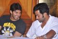 Actor Arya, Prithviraj at Urumi Movie Press Meet Stills