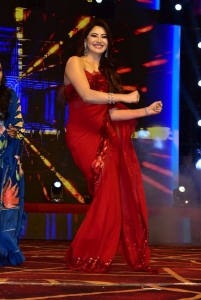 Waltair Veerayya Actress Urvashi Rautela Red Saree Pics