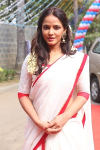 Actress Neetu Chandra @ Vaigai Express Movie Launch Photos