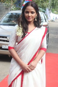 Actress Neetu Chandra @ Vaigai Express Movie Launch Photos