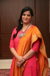 Tamil Actress Varalakshmi Sarathkumar Recent Pics HD