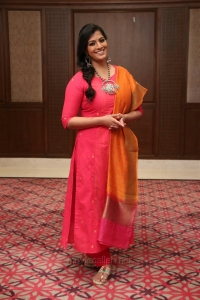 Tamil Actress Varalakshmi Sarathkumar Recent Pics HD