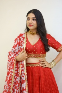 Swathimuthyam Movie Heroine Varsha Bollamma Images