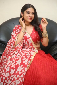 Swathimuthyam Movie Heroine Varsha Bollamma Images