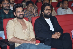 Naga Shaurya, Allu Arjun @ Varudu Kavalenu Pre Release Event Stills