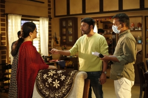 Urvashi, RJ Balaji, NJ Saravanan in Veetla Vishesham Movie HD Images