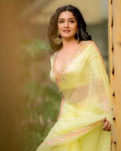 Actress Vimala Raman Latest Saree Photoshoot Images
