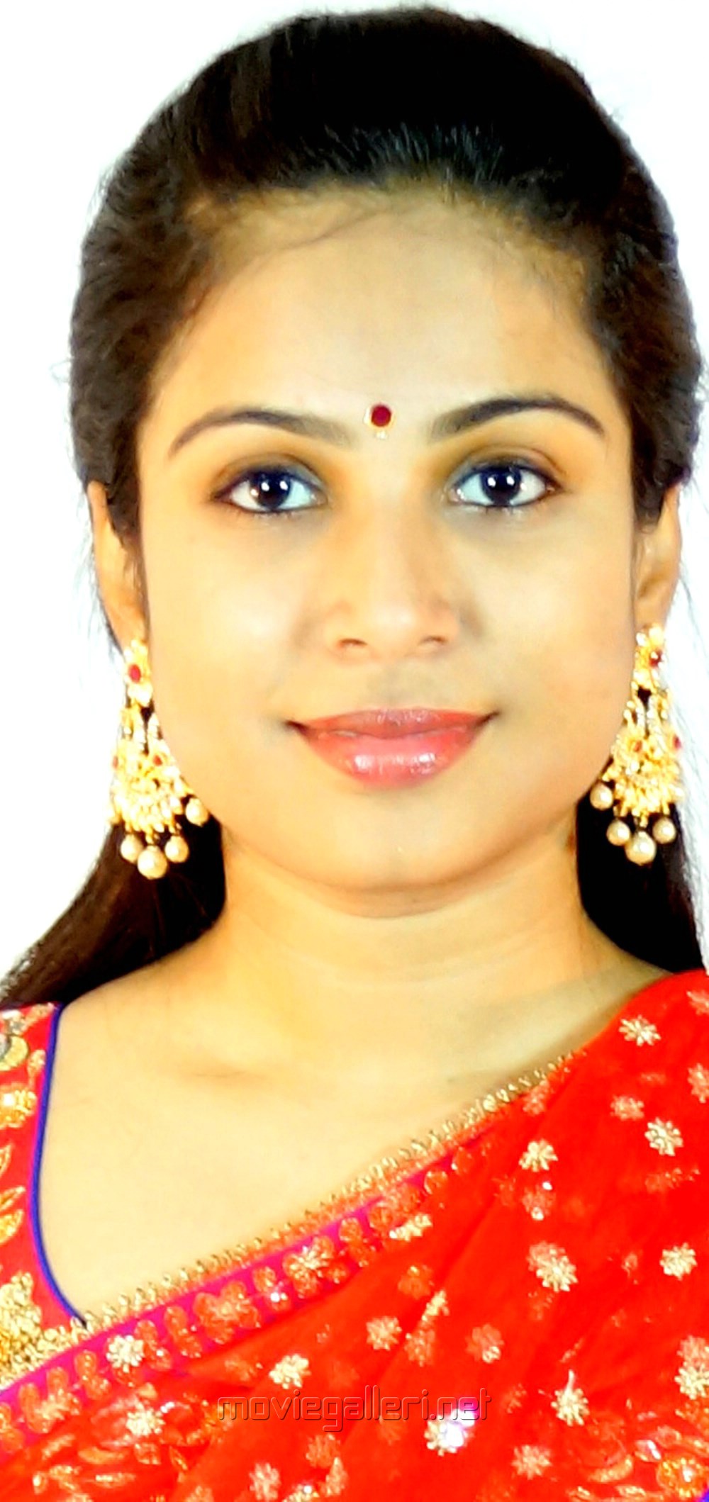 Doctor bride Ritu in fresh flower veni by Priyamani #Pondicherry branch |  Bridal hairdo, India beauty women, Kids lehenga