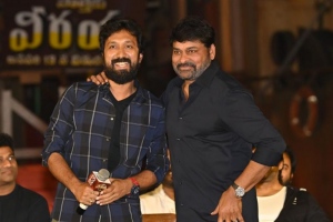 KS Ravindra, Chiranjeevi @ Waltair Veerayya Movie Press Meet Stills