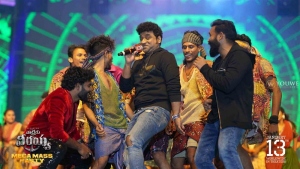 Devi Sri Prasad Dance @ Waltair Veerayya Pre Release Event Vizag Stills