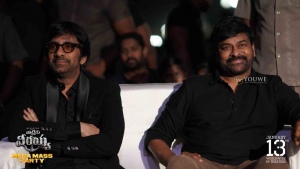 Ravi Teja, Chiranjeevi @ Waltair Veerayya Pre Release Event Vizag Stills