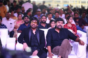 Ravi Teja, Chiranjeevi @ Waltair Veerayya Pre Release Event Vizag Stills