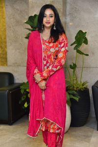 Telugu Actress Yasha Shivakumar Stills @ Vey Dharuvey Pre Release