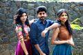 Athulya Ravi, Sam Jones, Roshini Prakash in Yemaali Movie New Images HD