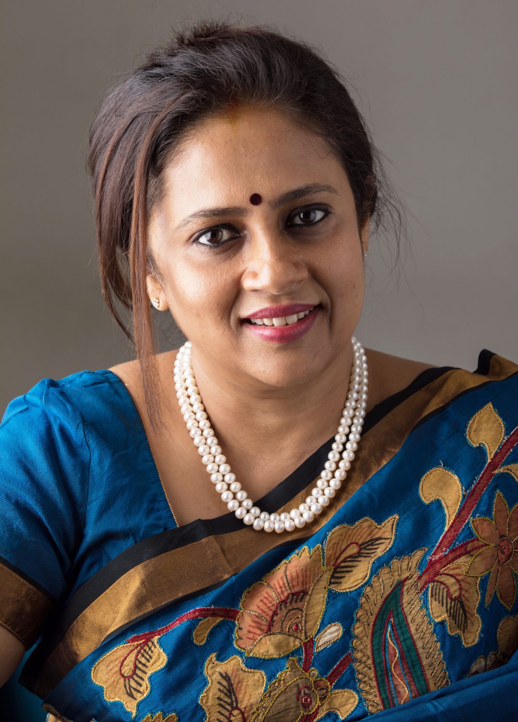 Actress Lakshmy Ramakrishnan To Host Naan Veezhven Endru Ninaithayo 